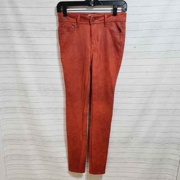 WE THE FREE GONE 930 FAUX SUEDE RUST RED JEGGINGS, SZ 26 - Picture 1 of 8